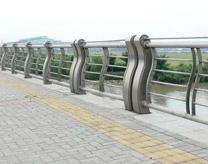 橋梁護(hù)欄